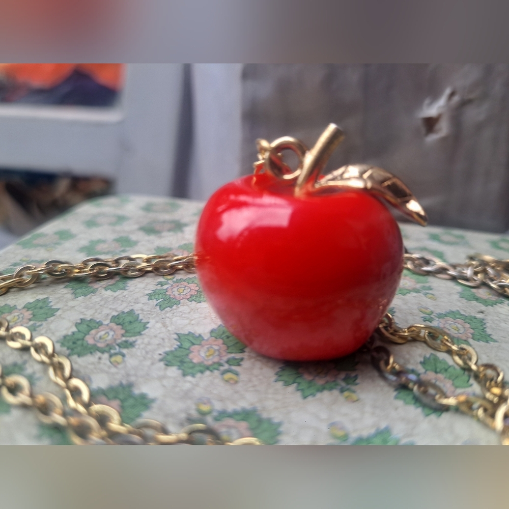 VINTAGE ENAMELED Red Apple Pendant Necklace